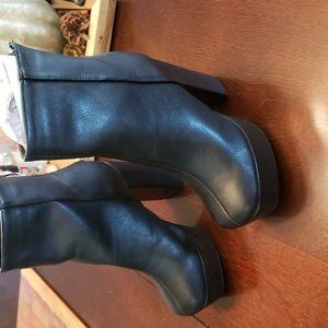Women's platform boots size 6